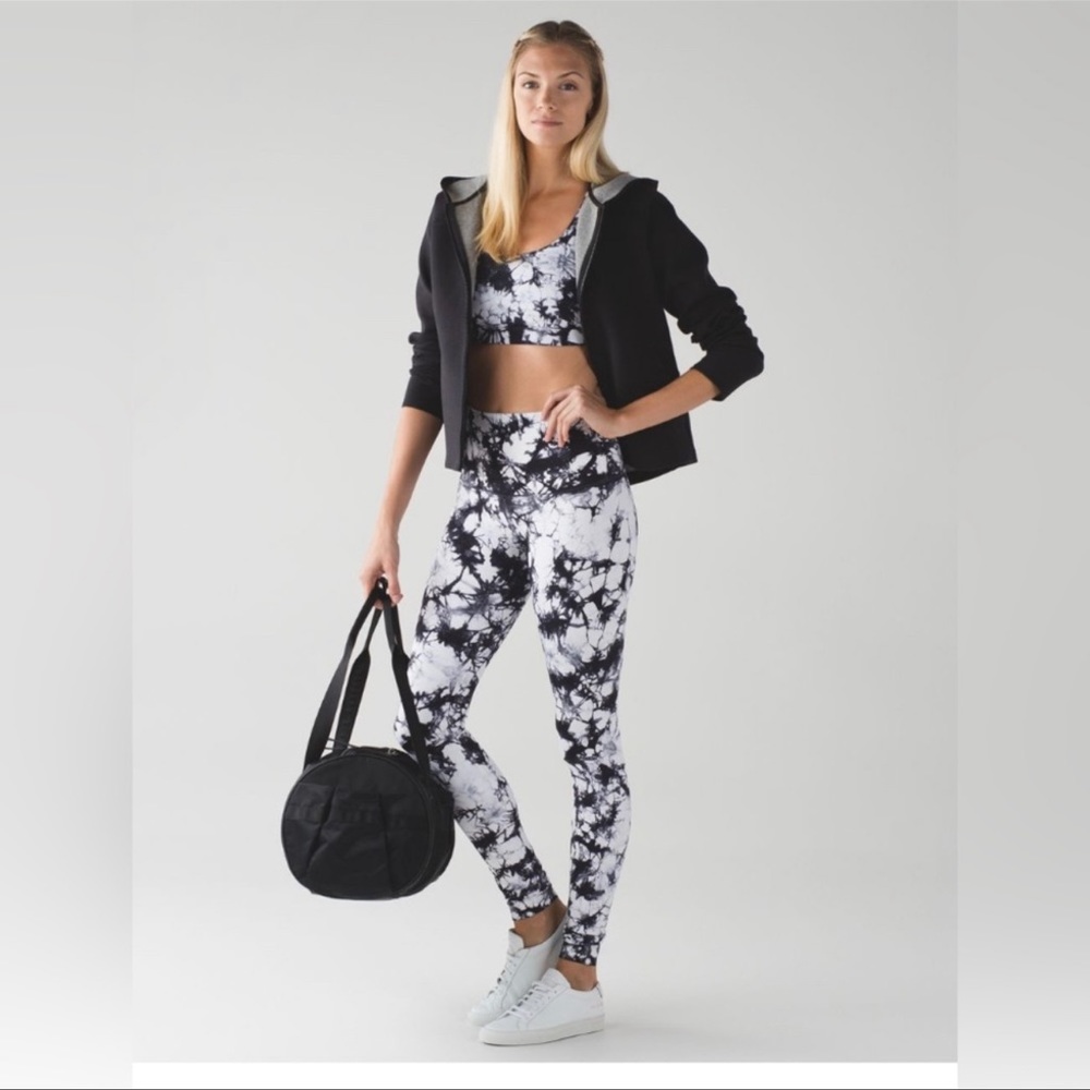 Lululemon Leggings Wunder Under Pant High Rise
Legging Size 6 Tie Dye